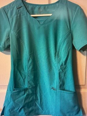 V-Neck Short Sleeve Scrub Top in Teal